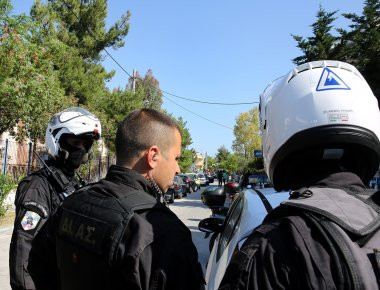 Θεσσαλονίκη: Απονομή «Αστυνομικού Σταυρού» στον άντρα που έσωσε 3 άτομα από φωτιά